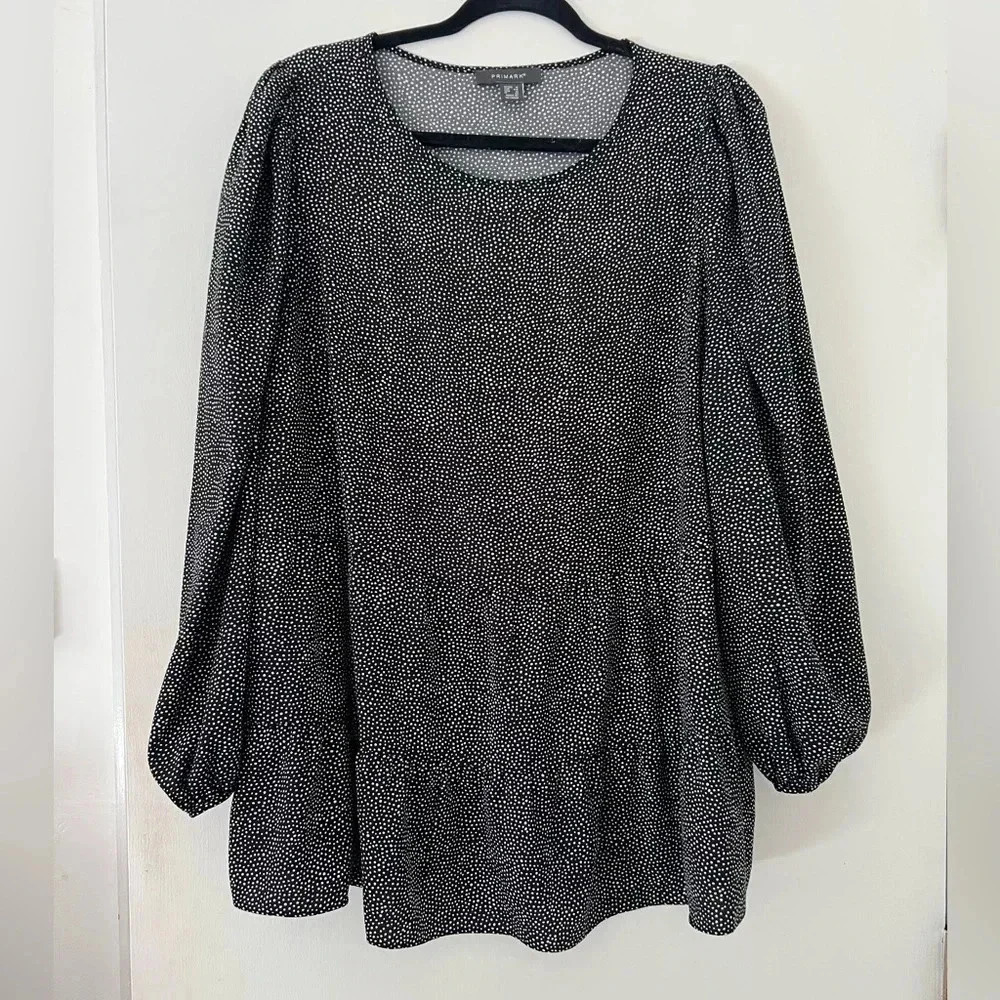 Polka dot flowy top size 12 (F136)